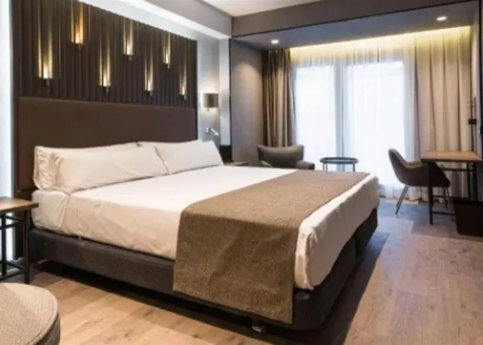 Catalonia Gran Via Отель