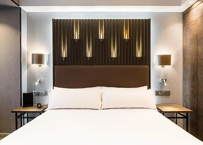 Готель Catalonia Gran Via 4*