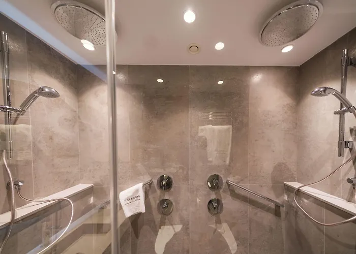 Отель Catalonia Gran Via 4*