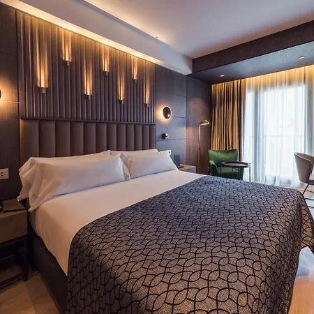 Готель Catalonia Gran Via 4*