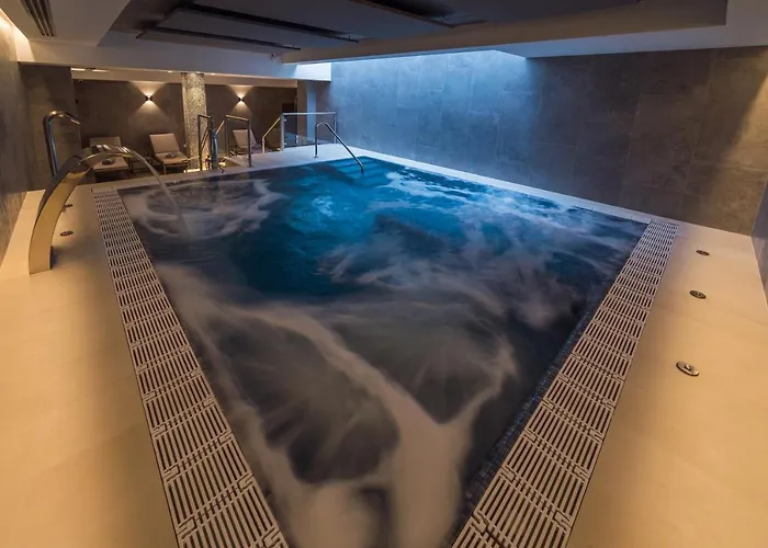 Catalonia Gran Via 4* ビルバオ