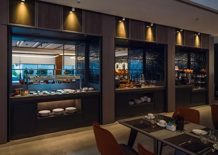 Catalonia Gran Via 4* ビルバオ